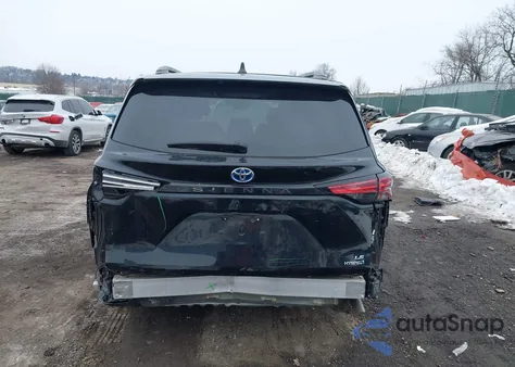 2021 Toyota Sienna Le z USA, uszkodzony, nr VIN 5TDKRKEC5MS063823